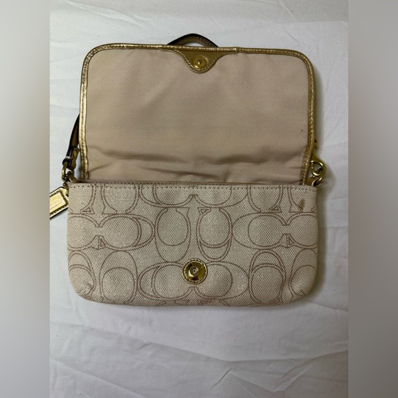 Coach Cream Clutch with Signature Design - Picture 3 of 14